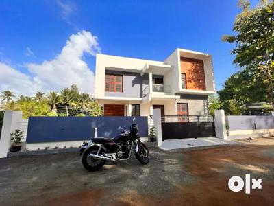 Excellant House 6.5 Km from Thrissur 7.25 cent land