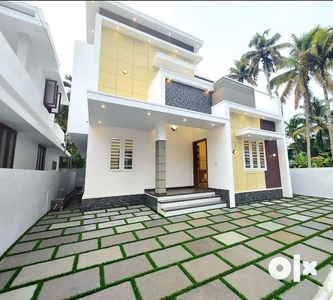 4.3 cent 1500 sqft 3 bed rooms Newly in north paravur near kaitharam