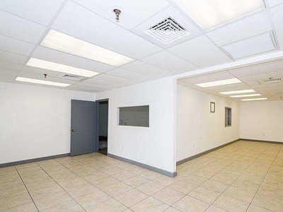 Showroom 2500 Sq.ft. for Sale in