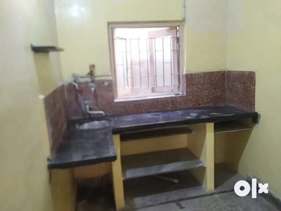 1bhkON MAIN ROAD fully ventilated and water supply with resnable rent