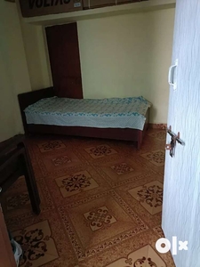 Single room with bed