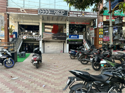 Commercial Shop 450 Sq.ft. for Rent in Sector M