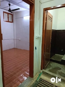 1 room set available for rent