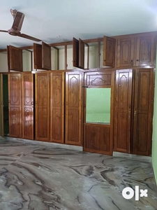 11 Cents 5 BHK 3000 Sqft 3 Car Parking 18Yrs Old House Sale at Pattoor