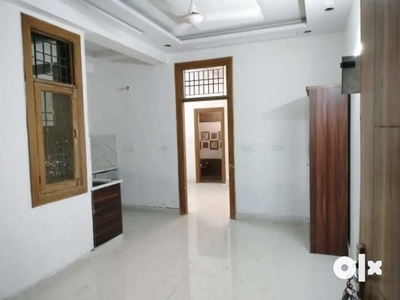 2bhk semifurnished bulider flat in noida extension