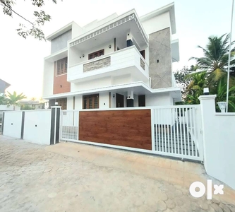 3 BED ROOMS 1400 SQFT NEWLY IN NORTH PARAVUR MANNAM near thathapally