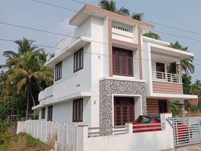 4 BHK House with 1700s sqft for sale near Punkunnam - Thrissur