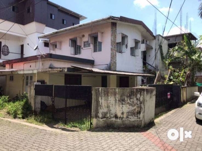 4.75 Cent Land And Old House For Sale At Kaloor