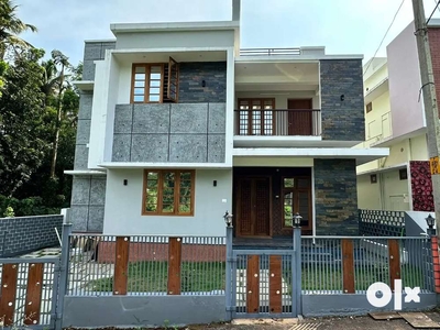 500 MTR FROM AM ROAD PERUMBAVOOR 4.250 CENT 4 BHK NEW HOUSE FOR SALE