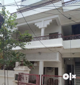 Independent house in Vikas nagar .semi-commercial location. G+2 floor.