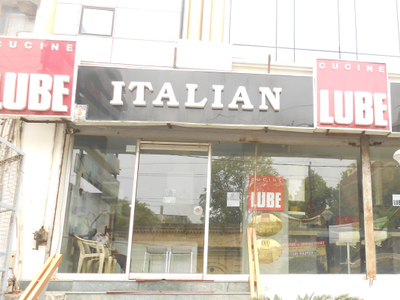 Commercial Shop 1560 Sq.ft. for Rent in