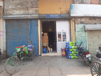 Commercial Shop 750 Sq.ft. for Rent in