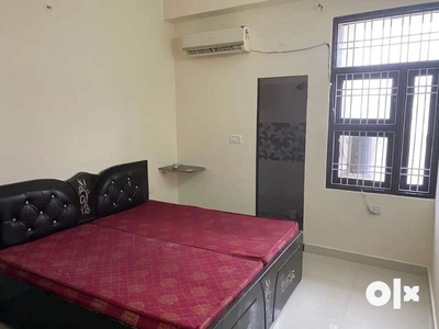 NEAR FLYOVER, 3 BHK FLAT WITH FURNITURE FOR BACHLERS AND FAMILY