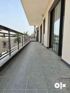 PREMIUM NEWLY CONSTRUCTED KANAL FLOOR FOR RENT IN SECTOR 21