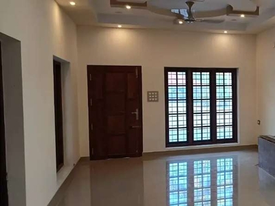 single hose for rent ( 5 bhk ) for hostel or guist house @ pattom