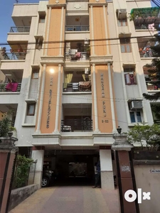 Well ventilated , sunlight 2 bhk flat in prime location for rent