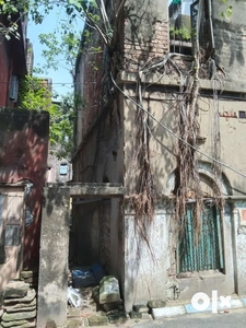 2.5 kattha land with 60 yrs old House on urgent sell.Outright Sell /JV