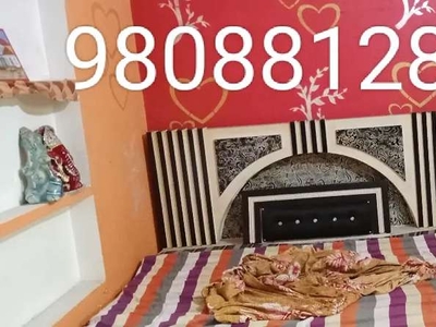 Aak room h bed sofa dyning table separate h pani bhi available hai
