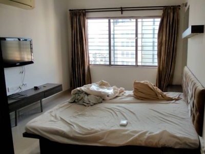 980 sq ft 2 BHK 2T Apartment for rent in Raheja Sherwood at Goregaon East, Mumbai by Agent New House Consultant