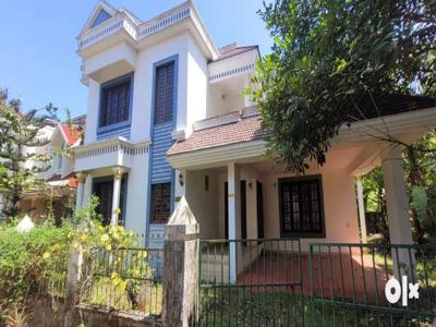 10 cents ,3000 sq ft,5 BHK Villa @ Pattanakad 28 km Vyttila