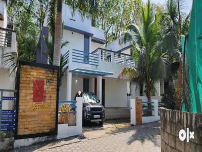 6 year old 3 BHK villa for resale at Thiruvaniyoor