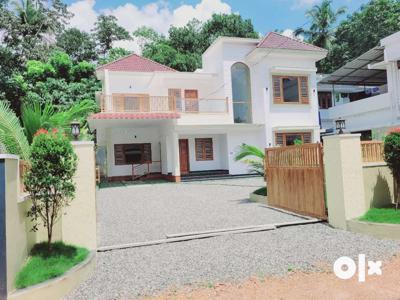 7.6 cent 2300 sqft 4 bhk house ANGAMALY kalady road Sankara college