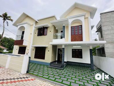 Kakkanad infopark 3.5 km 4.5 cent 1850 sqft 4 bhk new villa
