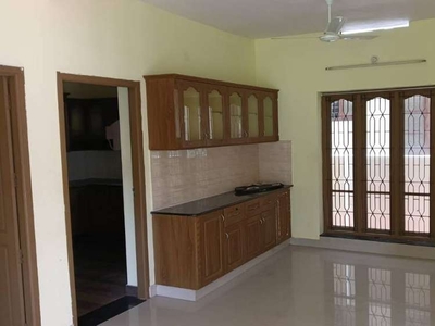 NEWLY RENOVATED UN FURNISHED 2ND FLOOR APPARTMENT FOR RENT.