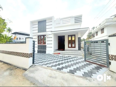 Newly 3 bed rooms 820 sqft house in kongorpilly junction varapuzha