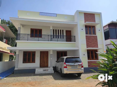 Stunning 1720 SqFt 4bhk,4.100 cent New Villa Thrissur