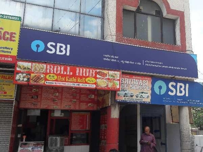 Commercial Shop 300 Sq.ft. for Sale in Mayur Vihar Phase 2,
