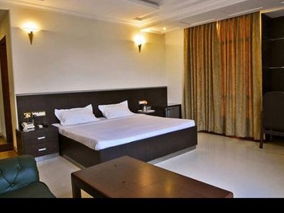 Hotels 400 Sq.ft. for Rent in Atalla Chungi, Vrindavan