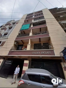 4 bhk Flat for sale in paramount colony
