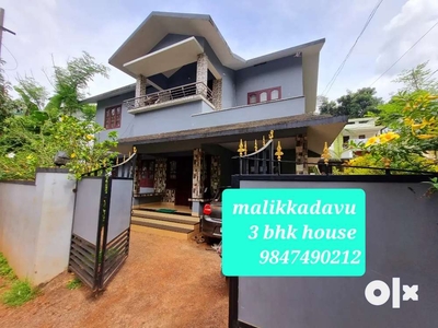 Malikkadavu 1400 sqft 3 bhk modern house