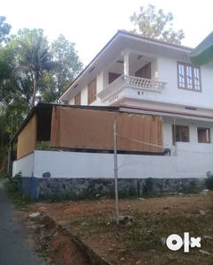 New House in Thodupuzha town ,bore well,road side no need brokers.