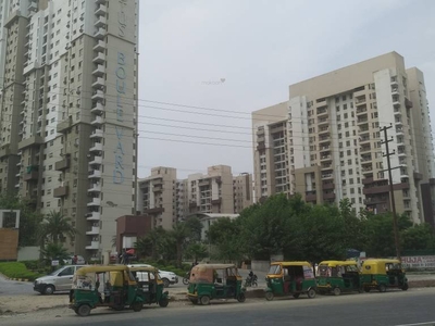 2435 sq ft 3 BHK 3T East facing Apartment for sale at Rs 3.20 crore in The 3C Lotus Boulevard Espacia in Sector 100, Noida