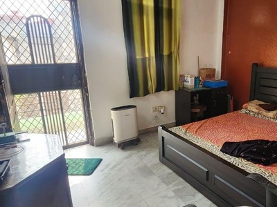 3 Bedroom 90 Sq.Mt. Builder Floor in Shakti Khand iv Ghaziabad
