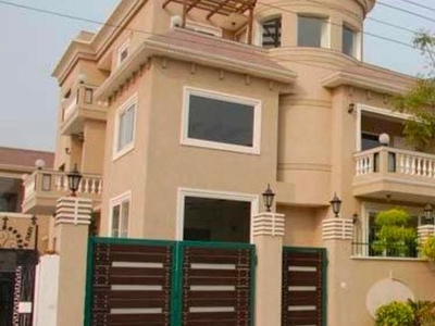 6+ Bedroom 400 Sq.Yd. Independent House in Dlf Phase ii Gurgaon