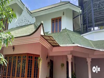 12.5 cent 2400 sqft 7 year old house in mookkannoor Angamaly 1.1Cr neg