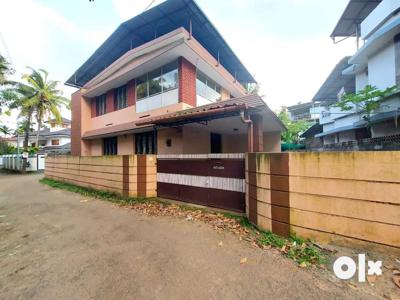 Ready to occupy 4 bed rooms house in aluva near u.c collage