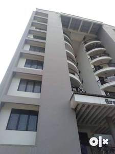 3 bhk flt for sale at gandhi square, petta, tripunitura.