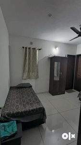 1 room available in 2bhk near airport