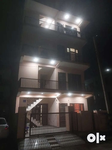 4 Floor Complete House, one two room set and 11 single rooms for rent