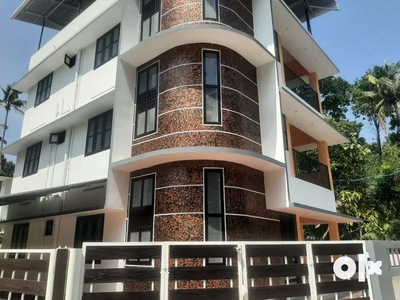 Apartment Raman kulangara 5/2cent 3000 sqft 6 bedroom