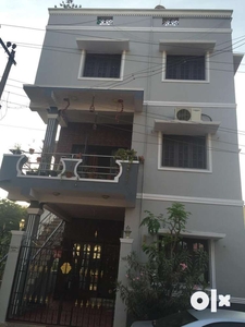 Independent with 3000 sq ft with 2 portion house and 2 floors