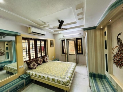 4 BHK Villa for rent in Thaltej, Ahmedabad - 300 Sqft