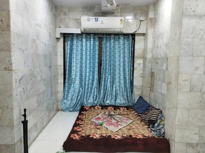 1 RK Flat for rent in Khar West, Mumbai - 340 Sqft