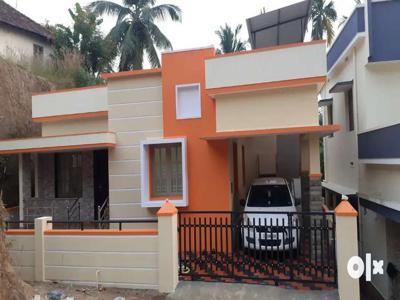 1250 sqft 2bhk brand new house 4 cents land,6000ltrs sump water tank