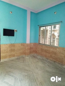 Hause for rent at kestopur hanapara area family bechlors are allowed