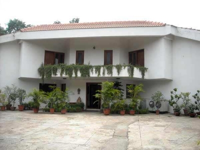 4 BHK House & Villa 6000 Sq. Yards for Sale in Sainik Farms, Delhi